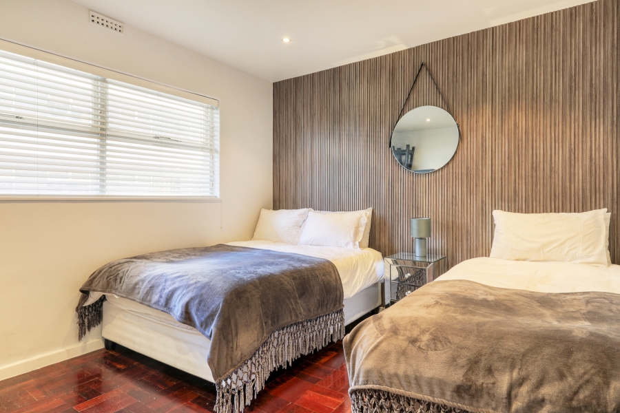 2 Bedroom Property for Sale in Sea Point Western Cape